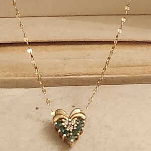 14K Gold Heart-Shaped w/ 3 Diamonds & 7 Green Emeralds Pendant +:14kt Gold Neckl
